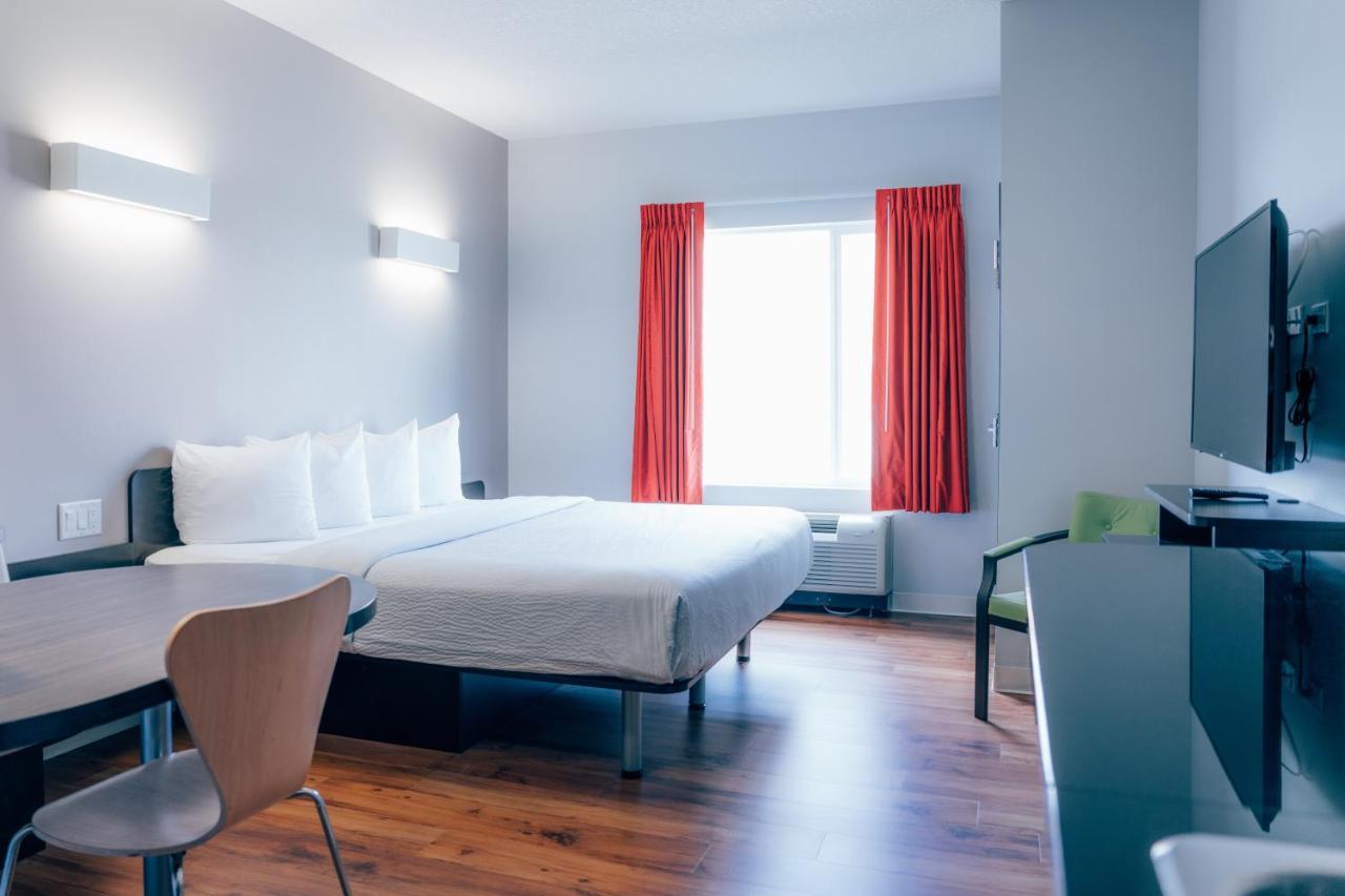 Motel 6 Airdrie Kültér fotó