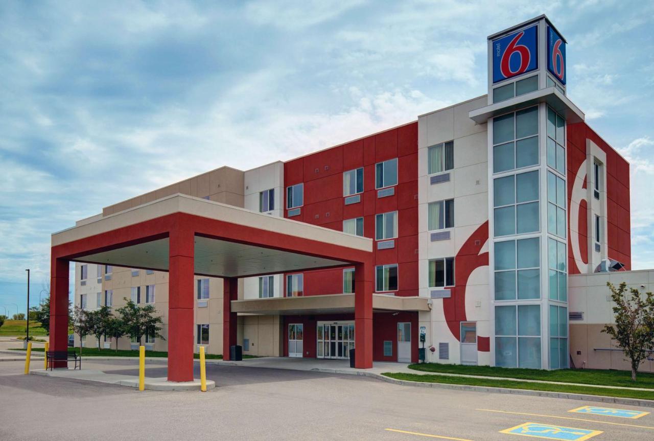 Motel 6 Airdrie Kültér fotó