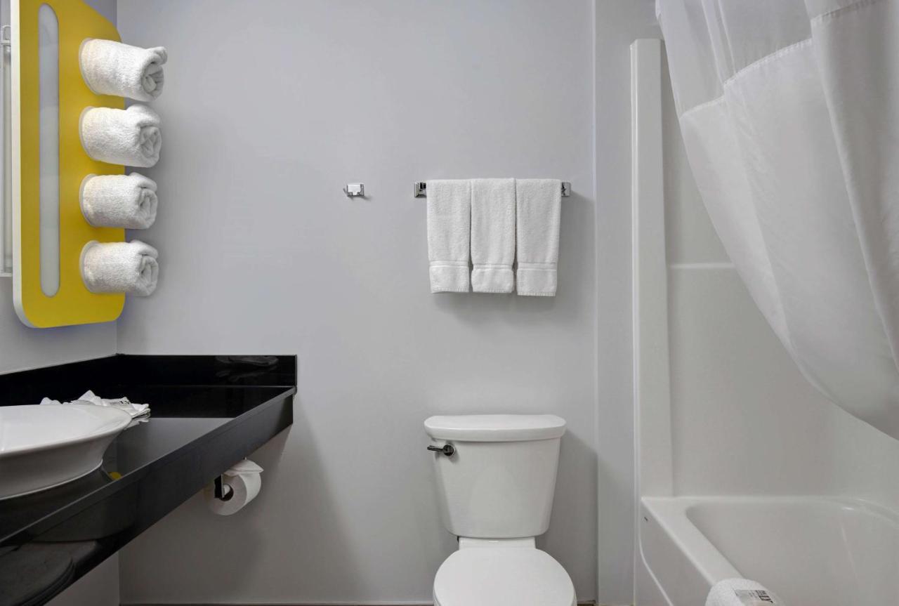 Motel 6 Airdrie Kültér fotó