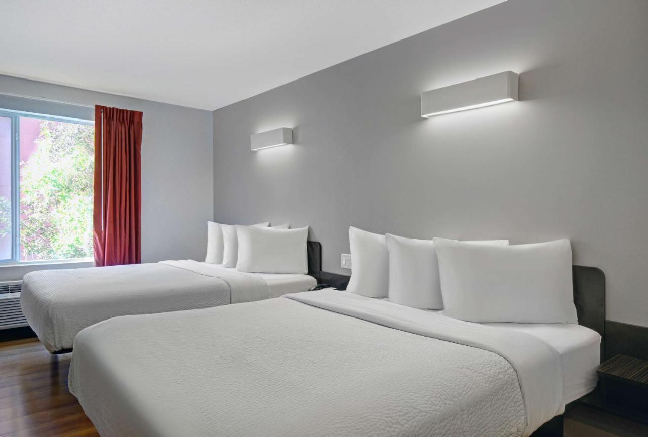 Motel 6 Airdrie Kültér fotó