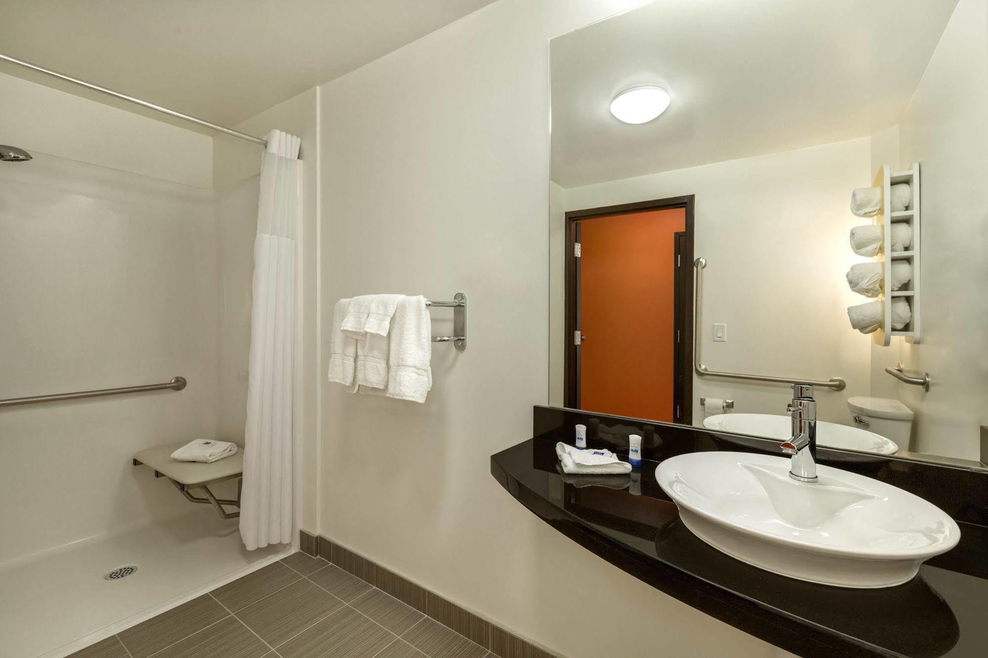 Motel 6 Airdrie Kültér fotó